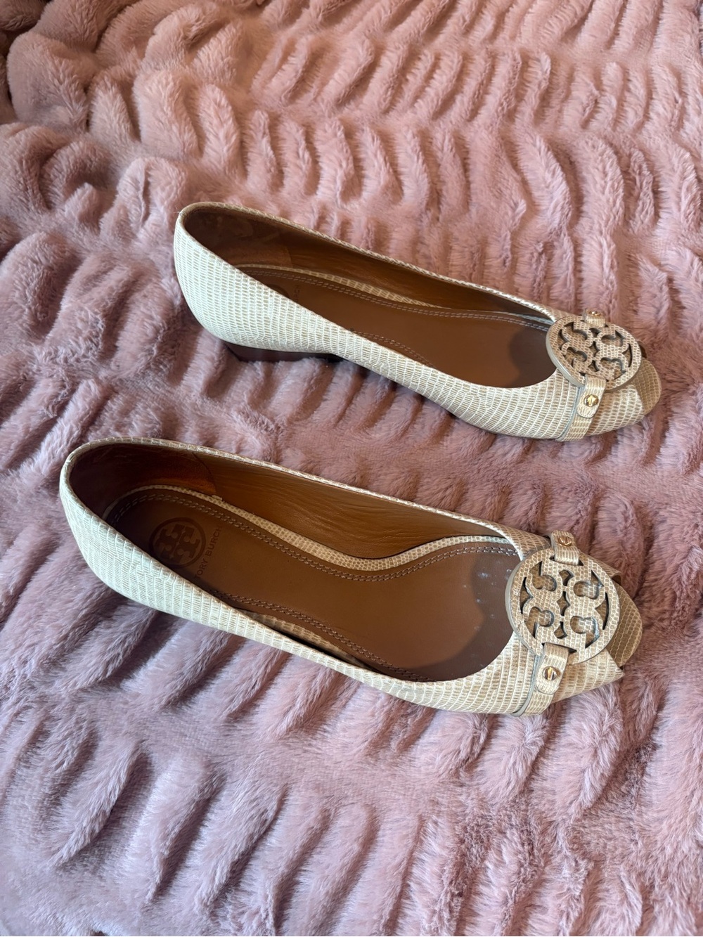 Tory Burch Neutral Beige Ballet Flats with Signature Logo Medallion - Picture 2 of 4